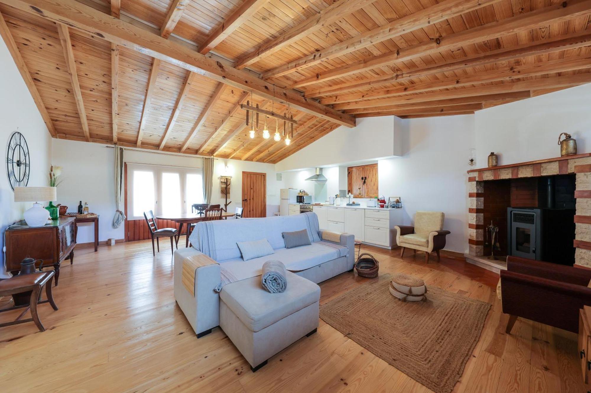 Renovated Wine Press House - With Pool Villa Porto de Mos  Room photo